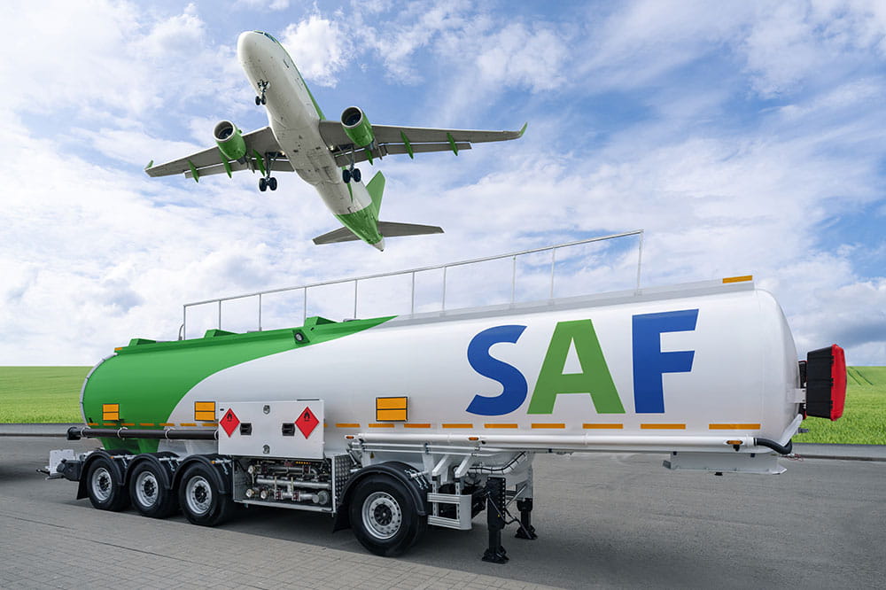 Aircraft refueling operation with Sustainable Aviation Fuel (SAF), enabled by Freudenberg’s environmentally friendly and sustainable sealing materials.